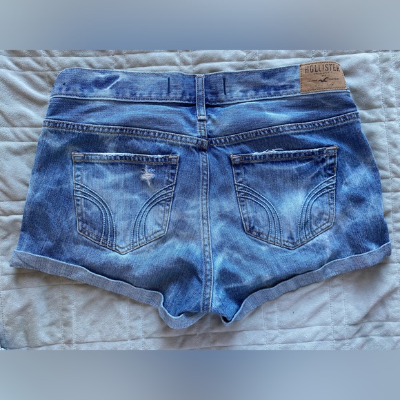 Hollister Jean Shorts - Picture 2 of 3